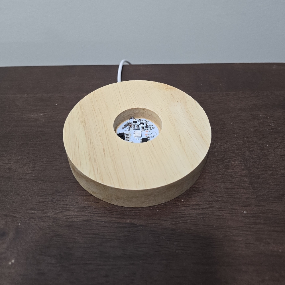 Color-changing LED light base with USB cable - Picture 2 of 8